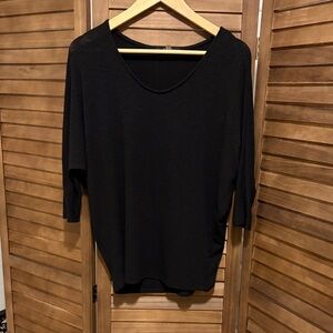 Laila Jayde Black Elbow Sleeve Top